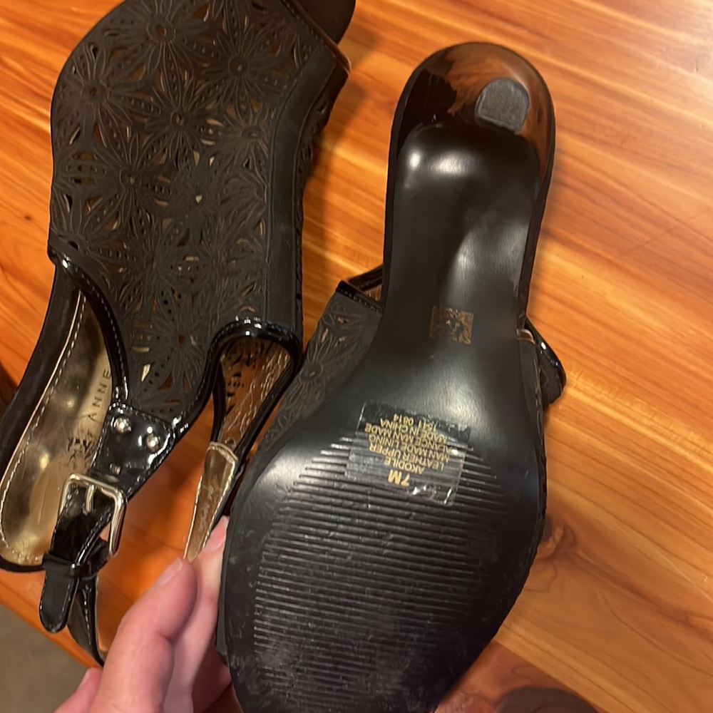Gently used sandals - Picture 3 of 3